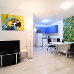 Private With Parking And Pool Apartamento Balchik