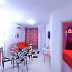 Private With Parking And Pool Apartment *