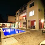 Private With Parking And Pool 公寓 *