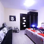 Private With Parking And Pool Apartamento Balchik