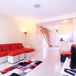Private With Parking And Pool Apartamento