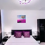 Private With Parking And Pool Apartamento