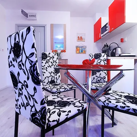 Private With Parking And Pool Apartment