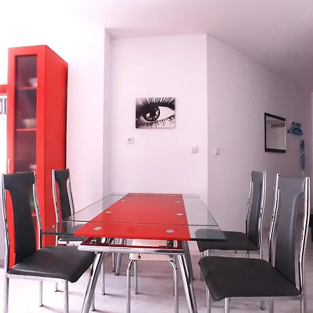 Private With Parking And Pool דירה בלצ'יק