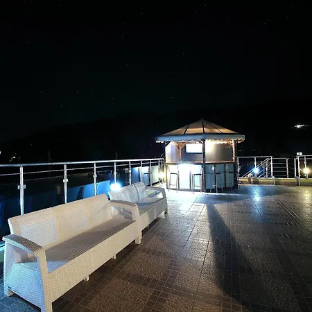 Private With Parking And Pool Apartment *